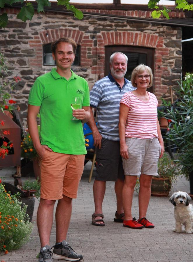 Weingut -1869- Brunnenhof Apartment Hatzenport Luaran gambar